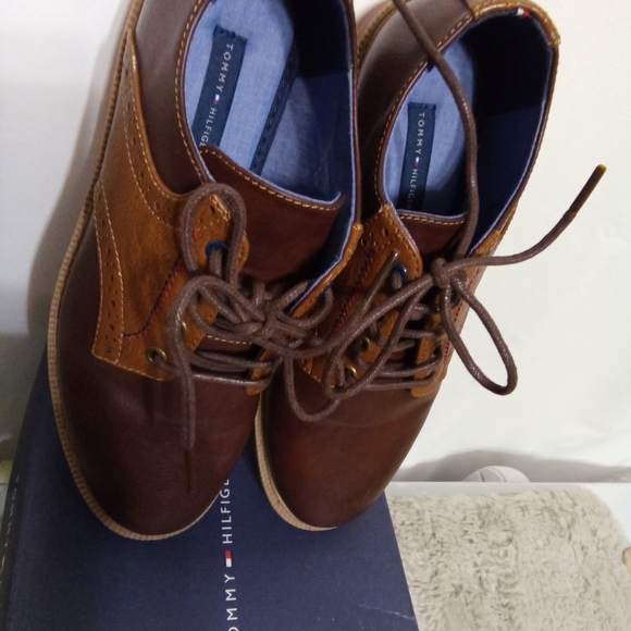 Tommy Hilfiger, Michael Brown saddle shoes, size 4 pre owned - Picture 7 of 11